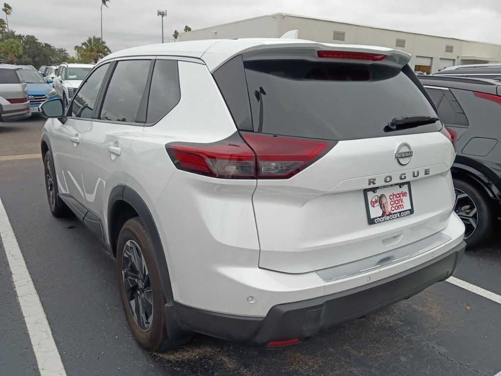 Used 2026 Nissan Rogue SV FWD image 7