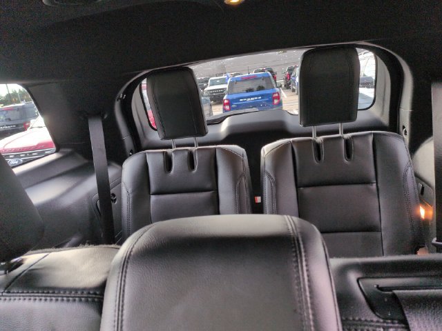 Used 2017 Ford Explorer XLT w/ Equipment Group 202A AWD/4WD image 25