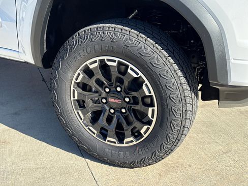 New 2026 GMC Canyon AT4 image 6