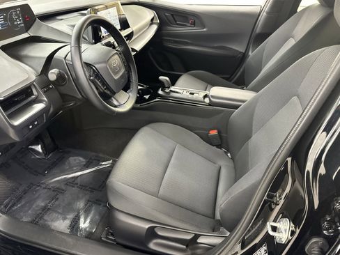 Used 2025 Toyota Prius LE image 2