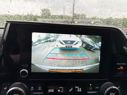 Used 2024 Toyota Highlander XLE AWD/4WD image 31