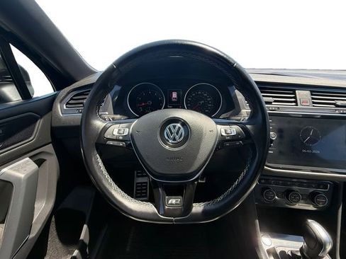 Used 2020 Volkswagen Tiguan SE R-Line AWD/4WD image 18