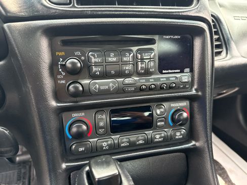 Used 2002 Chevrolet Corvette Coupe w/ Preferred Equipment Group1 RWD image 17