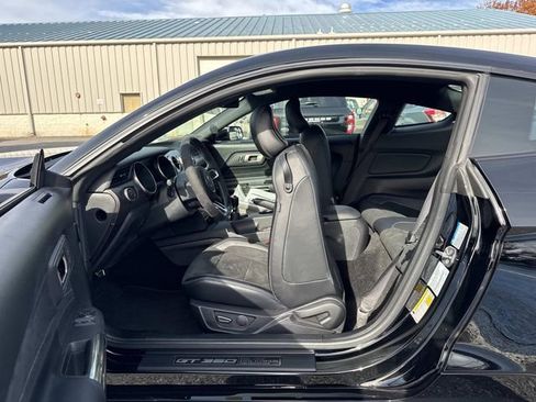 Used 2016 Ford Mustang Shelby GT350 w/ Technology Package image 22