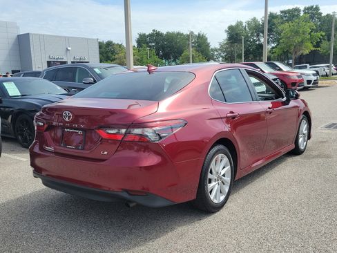 Used 2022 Toyota Camry LE FWD image 5