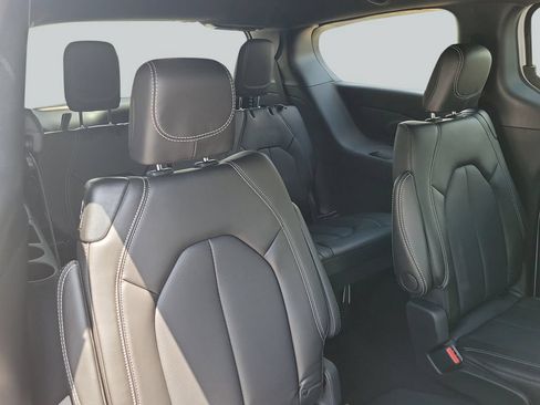 New 2026 Chrysler Pacifica Select FWD image 28