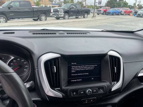 Used 2024 GMC Terrain SLE image 18