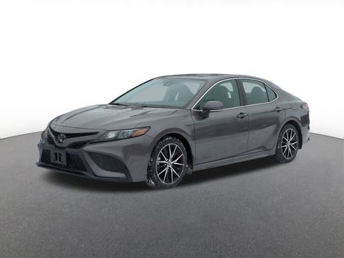 Used 2023 Toyota Camry SE image 5