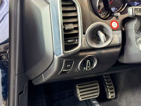 Used 2018 Porsche Cayenne GTS image 13