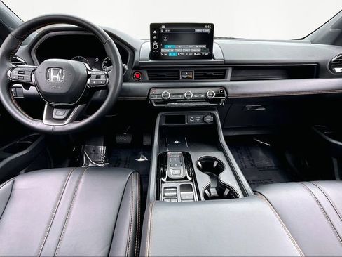 Used 2025 Honda Pilot TrailSport image 8