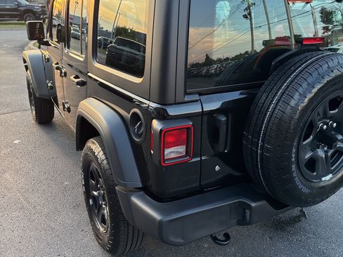 Used 2024 Jeep Wrangler Sport image 5