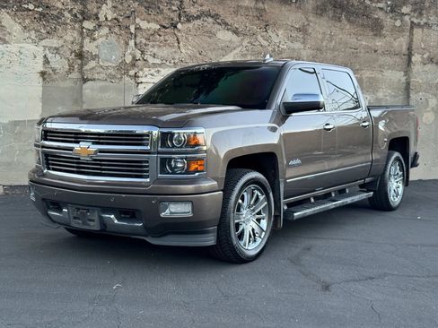 Used 2015 Chevrolet Silverado 1500 High Country w/ High Country Premium Package AWD/4WD image 11