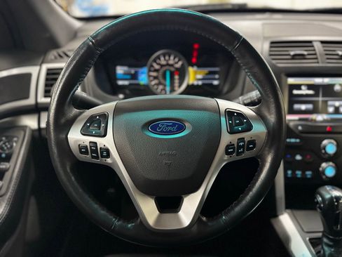 Used 2014 Ford Explorer XLT w/ Equipment Group 202A AWD/4WD image 21
