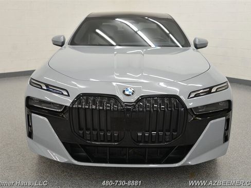Used 2023 BMW 740i w/ Parking Assistance Package RWD image 4