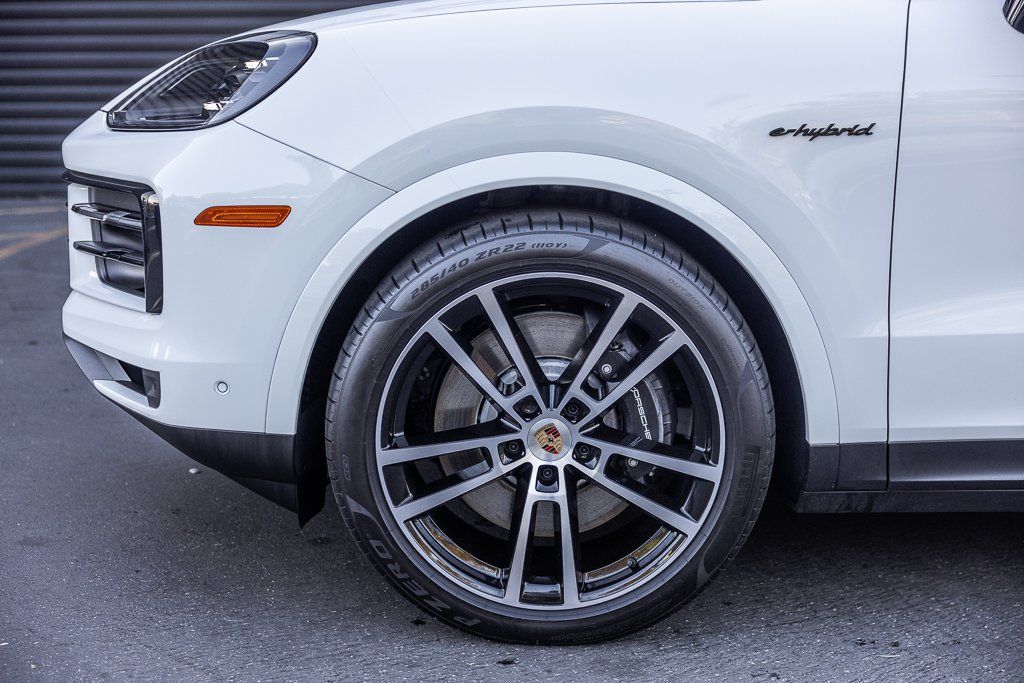 Certified 2025 Porsche Cayenne E-Hybrid AWD/4WD image 21