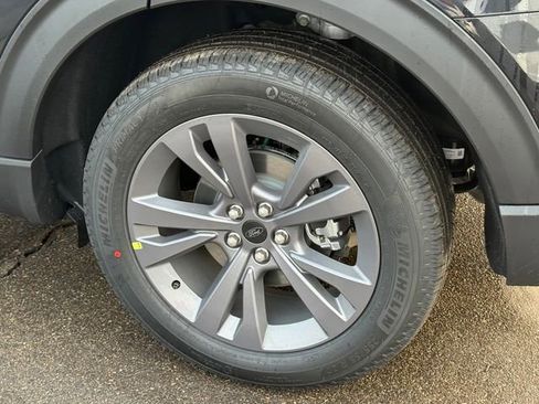 New 2026 Ford Explorer Active w/ Active Comfort Package image 9