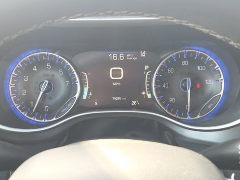 Used 2023 Chrysler Pacifica Touring-L image 47