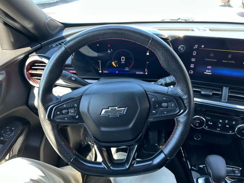 Used 2024 Chevrolet Trax RS w/ Sunroof Package FWD image 16