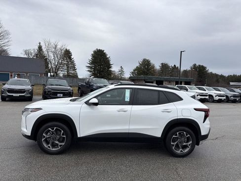 New 2026 Chevrolet Trax LT w/ LPO, Blackout Package image 8