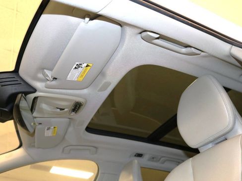 Used 2019 Volvo XC60 T5 Momentum w/ Premium Package image 84