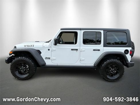 Used 2025 Jeep Wrangler Willys image 2