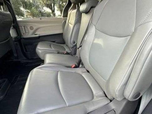 Used 2021 Toyota Sienna XLE FWD image 9