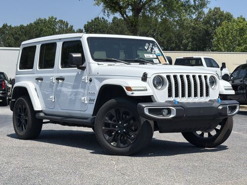Used 2023 Jeep Wrangler Unlimited Sahara w/ Cold Weather Group AWD/4WD image 2