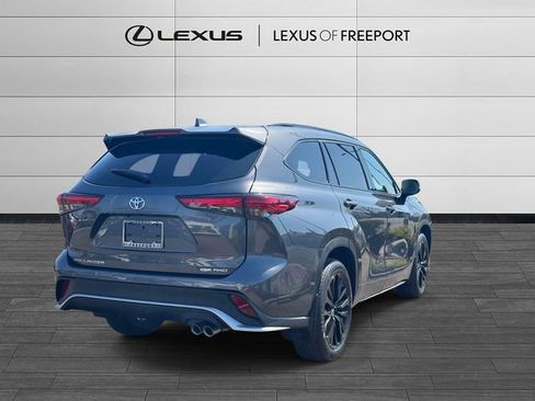 Used 2023 Toyota Highlander XSE image 4