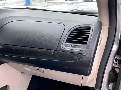 Used 2012 Dodge Grand Caravan SXT image 16