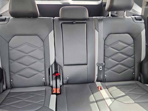 Used 2024 Volkswagen Atlas Peak Edition SE AWD/4WD image 26