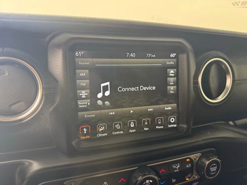 Used 2020 Jeep Wrangler Unlimited Sahara image 16