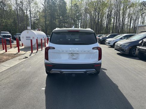 Used 2022 Kia Telluride EX w/ EX Premium Package image 7