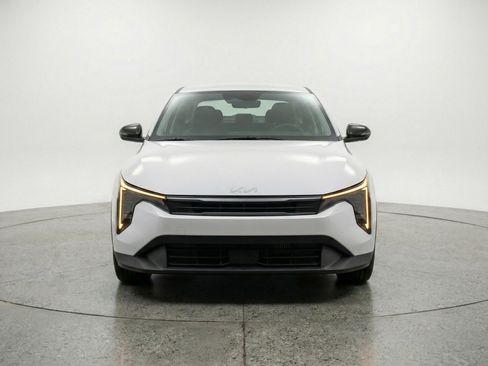 Used 2025 Kia K4 LXS image 2