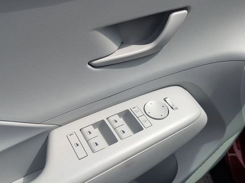 Used 2025 Hyundai Kona SEL image 10