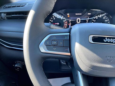 New 2026 Jeep Compass Latitude image 18