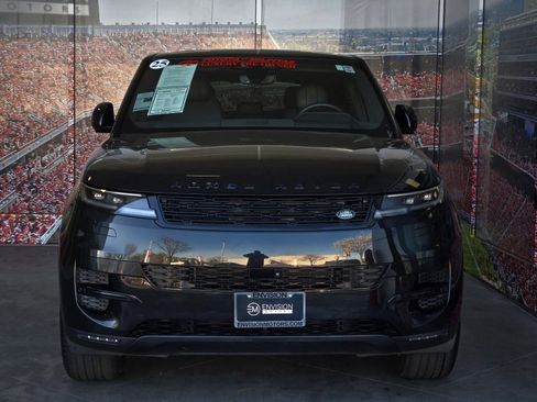 Used 2025 Land Rover Range Rover Sport SE AWD/4WD image 3