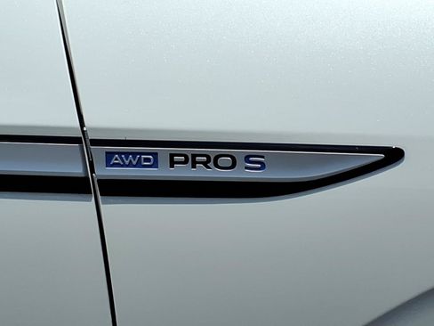 Certified 2025 Volkswagen ID.4 Pro S Plus AWD/4WD image 10
