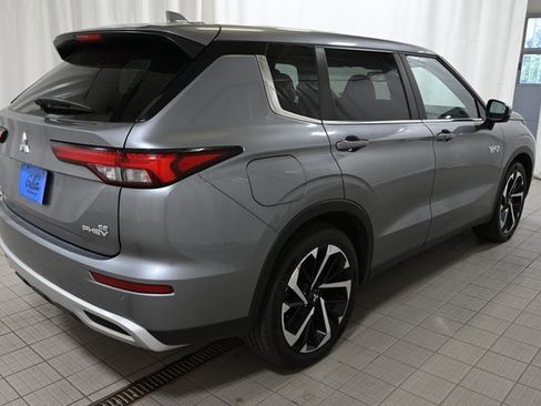 Used 2023 Mitsubishi Outlander SE image 13