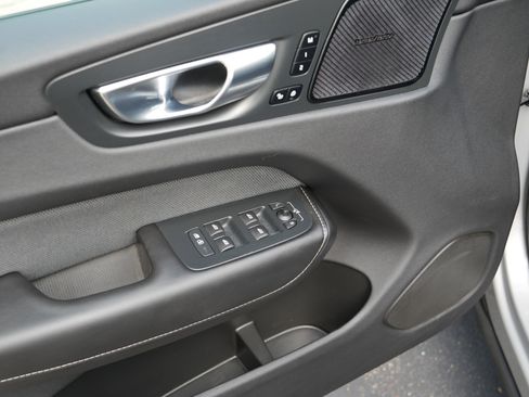 Used 2022 Volvo XC60 T8 R-Design w/ Advanced Package image 19