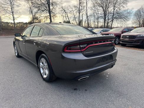 Used 2021 Dodge Charger SXT w/ Leather Interior Group image 5