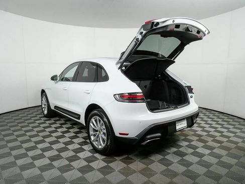 Used 2026 Porsche Macan AWD/4WD image 34