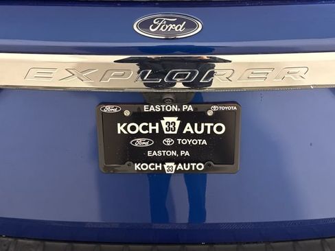 Used 2023 Ford Explorer XLT AWD/4WD image 19