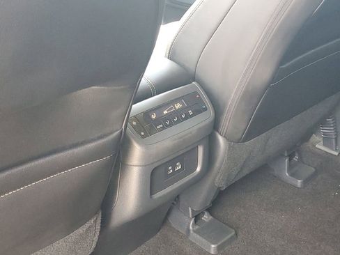 Certified 2024 Nissan Pathfinder SL FWD image 18