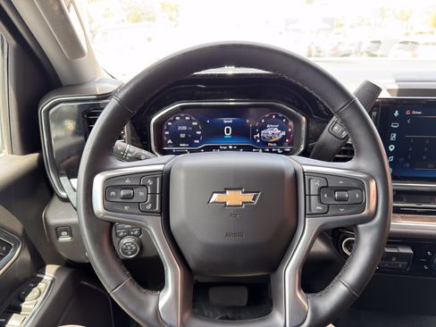 Used 2025 Chevrolet Silverado 2500 LT w/ Convenience Package AWD/4WD image 32