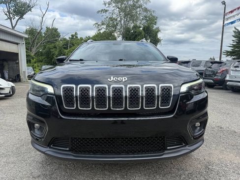 Used 2019 Jeep Cherokee Latitude Plus w/ Cold Weather Group AWD/4WD image 2