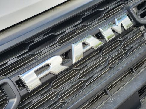 Used 2025 RAM ProMaster 2500 w/ Convenience Group image 12