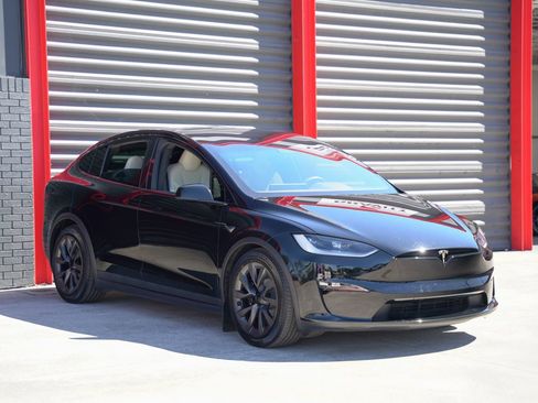 Used 2024 Tesla Model X image 4