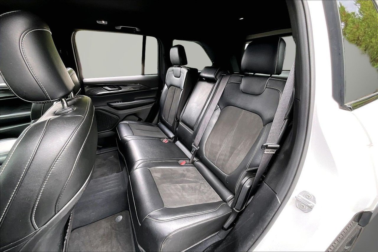 Used 2023 Jeep Grand Cherokee Altitude AWD/4WD image 20