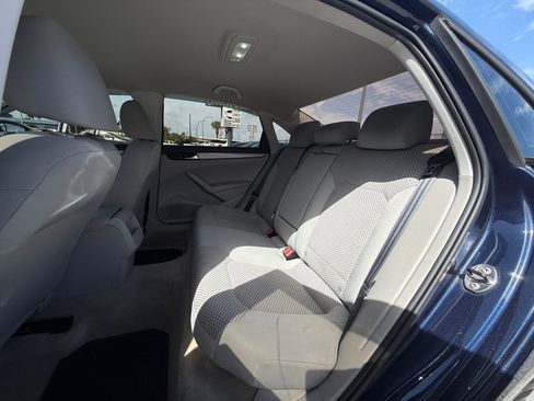 Used 2013 Volkswagen Passat 2.5 S image 9