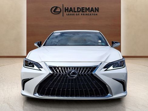 Used 2024 Lexus ES 350 w/ Premium Package FWD image 2